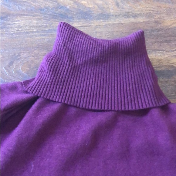 Maroon turtleneck sweater - Picture 2 of 3